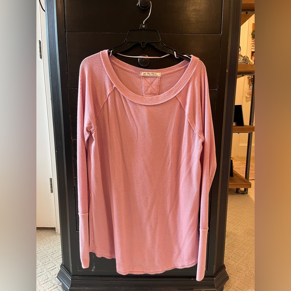 We The Free Women’s Pink Waffle Knit Thermal Tunic Top! Size medium and NWOT!